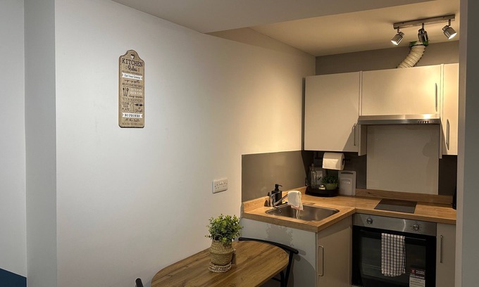 Sheffield City Centre Apartment | Cozy Studio In The City Centre by Luxesuites