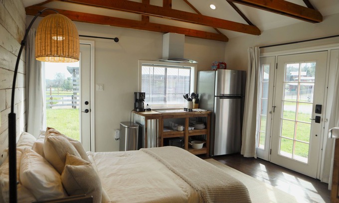 Jayhawk Apartment | Cozy Studio Retreat: Romance & Serenity Await