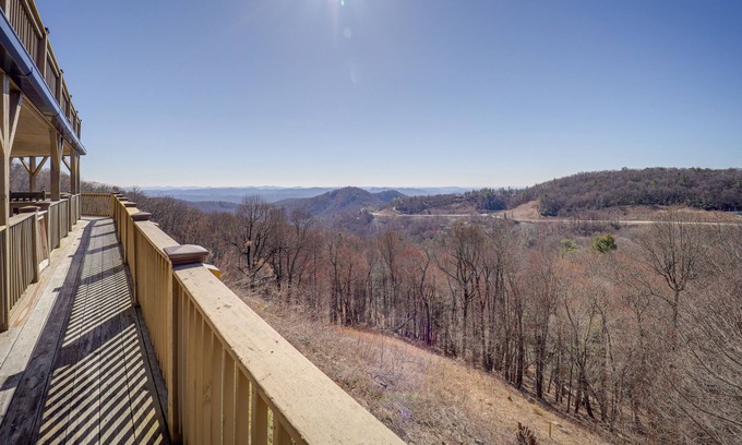 Apple Ridge Apartment | Cozy Studio w/ Mountain Views by Blowing Rock
