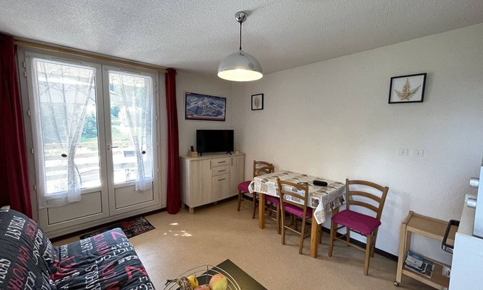Laveissiere Apartment | Cozy studio with terrace in Le Lioran, pets welcome