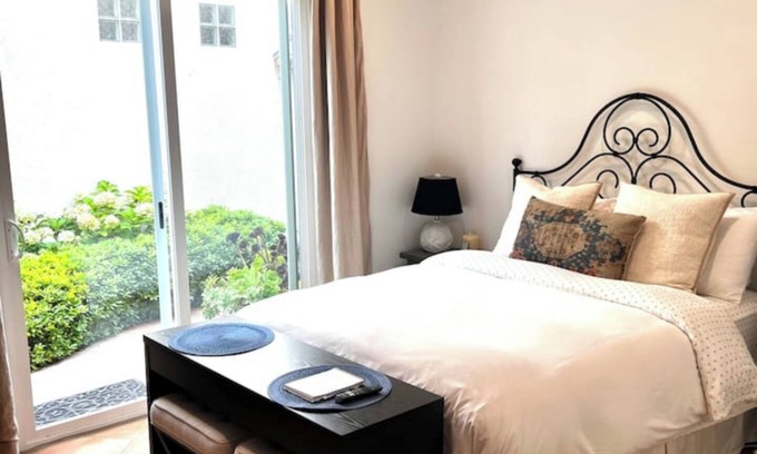 Foothill Ranch Apartment | Cozy studio with WiFi and AC in charming Lake Forest. nPrivate entry/parking.
