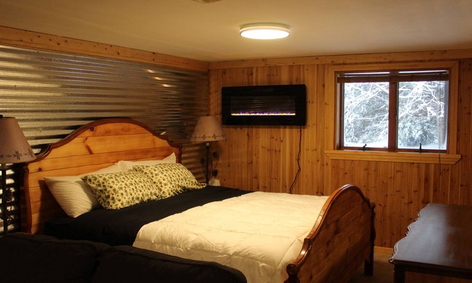 Springfield Apartment | Cozy studio with WiFi and fitness room in Springfield. Close to Okemo and Magic.