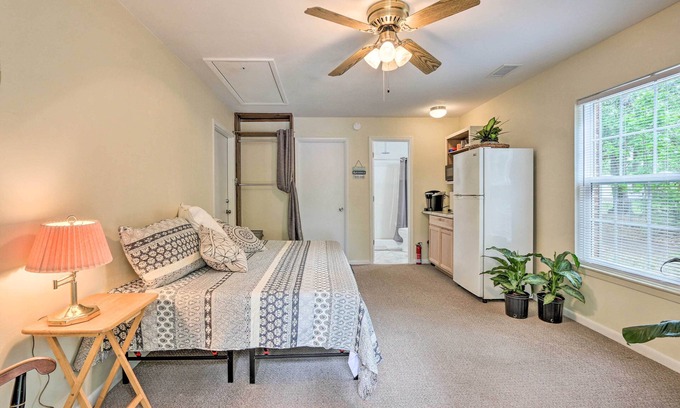 Beaufort Apartment | Cozy Studio with Yard, 6 Miles to Dwtn Beaufort!