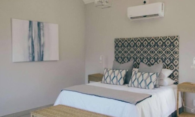 Kloof Apartment | Cozy & Stylish 1-Bedroom Studio Apartment