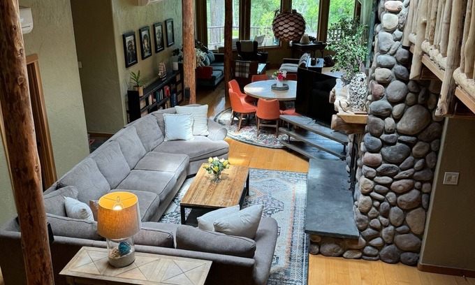Friday Harbor Cabin | Cozy, stylish lodge with perfect blend of comfort and convenience. Pet-Friendly!
