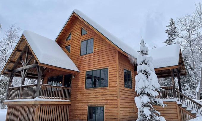Carrabassett Valley Ski Chalet | Cozy Sugarloaf Getaway