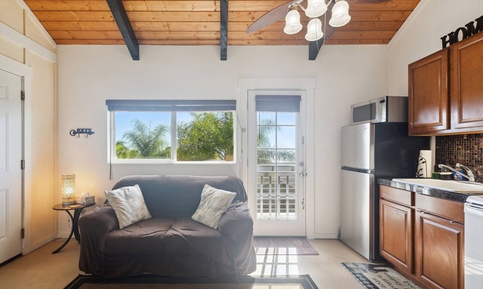 Kalaoa House | Cozy Sunset Views W/Lanai - Close To Beach 1 Bedroom Home by RedAwning