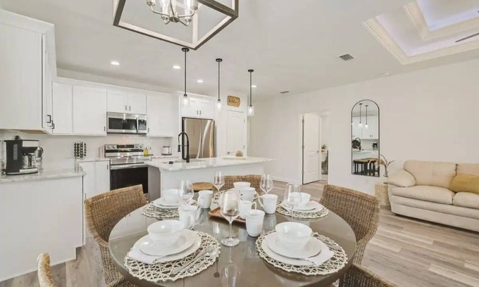 Rotonda West House | Cozy SW Coastal Retreat, 3Bd, 2Ba , King Bed Suite, Near Beaches, 6 guests
