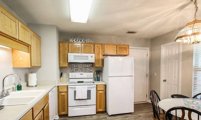 Richmond Hill House | Cozy Sweet Tea Home, Pets+Short Drive to Savannah