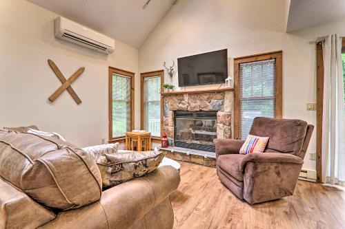 Tannersville House | Cozy Tannersville Cabin with Game Room and Gas Grill!