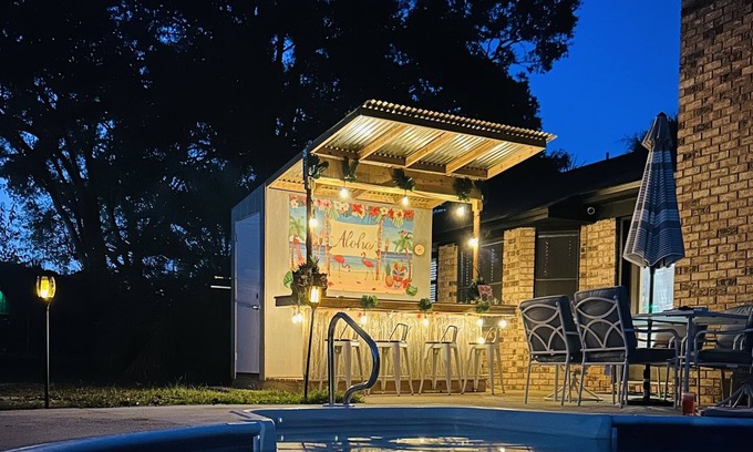 North Northwest Pensacola House | Cozy tiki retreat w/ private pickleball court, hot tub & pool!