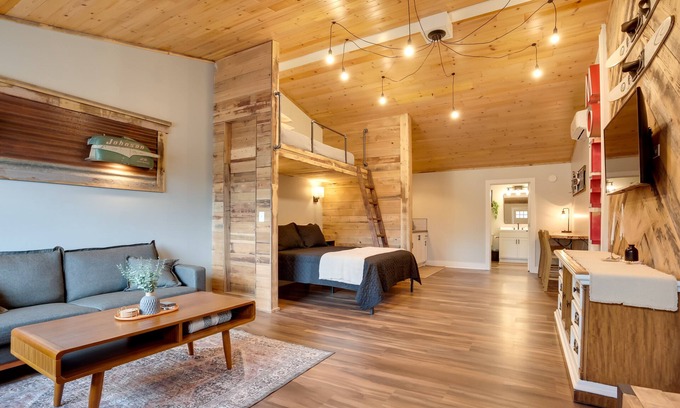 Tomahawk Apartment | Cozy Tomahawk Studio: On Harrison Hills Trails!
