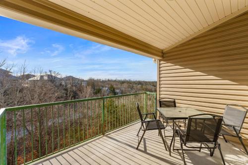 Branson Apartment | Cozy Top Floor 2BR Condo with View and Amenities!