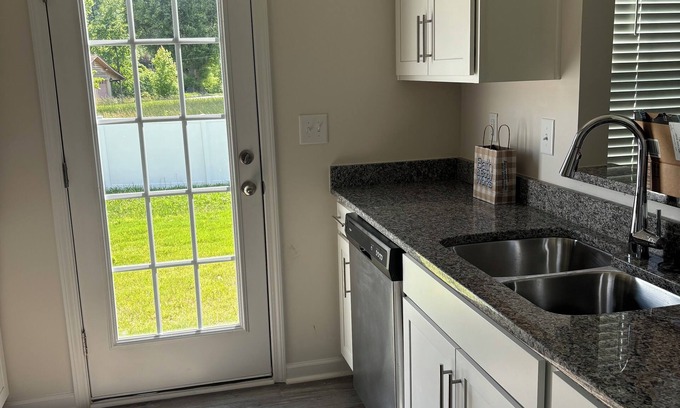 Terrell Apartment | Cozy Townhome 20 Miles From CLT VERY CLOSE TO LAKE NORMAN
