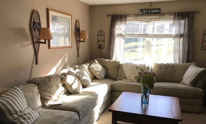 Londonderry Condo | Cozy Trailside Condo on Magic Mountain!