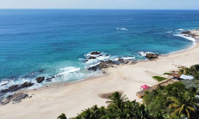 Santa Maria Tonameca House | Cozy& Tranquil Poolside Gem Walk to Beach Parking