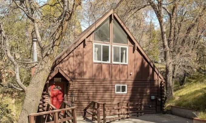 Cedar Glen House | Cozy Treetop A-Frame, Fireplace, Arcade Games, Record Player