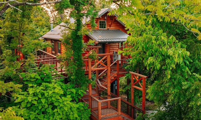 Millersburg Cabin | Cozy Treetop Getaway with Hot Tub