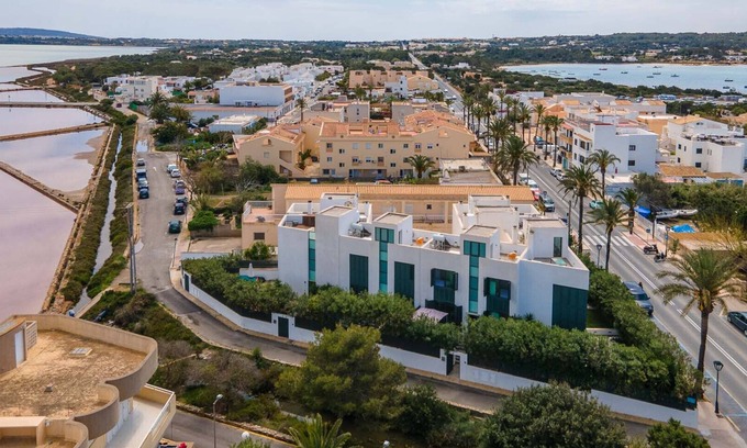 La Savina House | Cozy triplex in La Savina port!