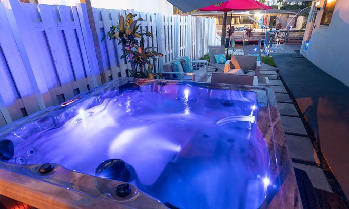 Melaleuca Gardens House | Cozy tropical home! Panoramic view of the canal. Fishing getaway near the ocean!