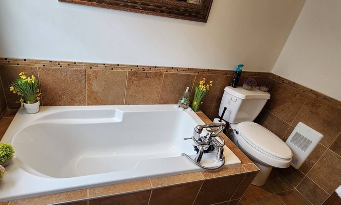 Downtown Gatineau Condo | Cozy two Bedroom Condo in the Heart of Gatineau