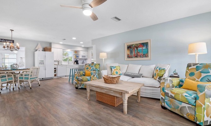 Laurel Cottage | Cozy two-bedroom cottage by Nokomis Beach. Sleep 8.