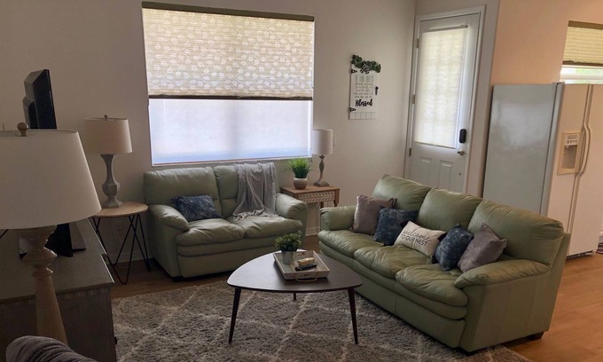 Braden River House | Cozy Two Bedroom Home with Full Bathroom and Kitchen minutes from Lakewood Ranch