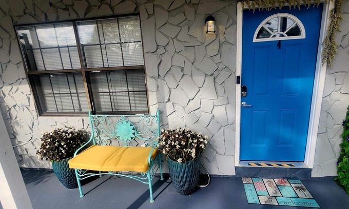 Wright House | Cozy two story townhome, only 5 min away from Beautiful Emerald Coast.