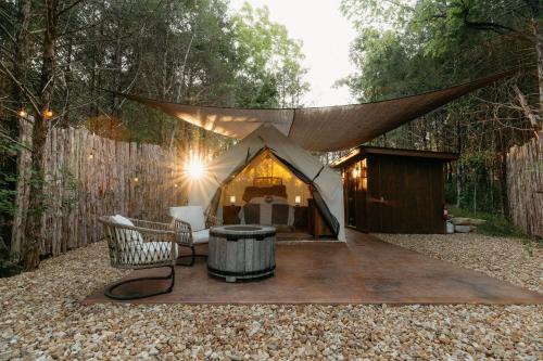 Branson Other | Cozy Unique Glamping on 53 acres - Bedrock Site