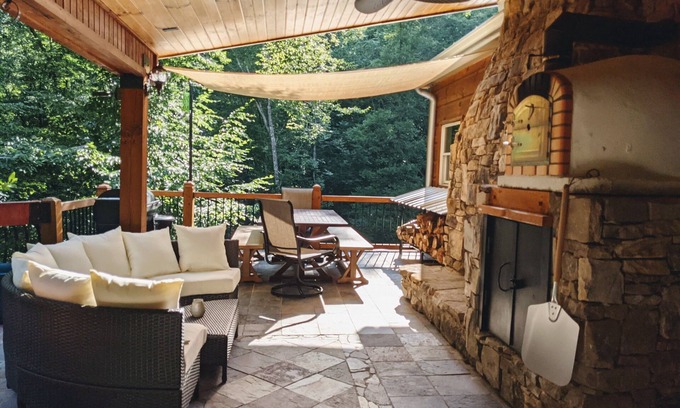 Sunset House | Cozy up at Lake Keowee, Discounted rates into September!