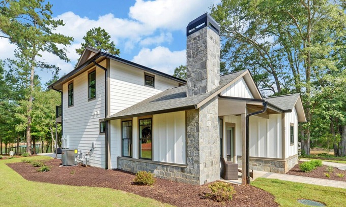 Hartwell House | Cozy up to a warm fire and enjoy this fall retreat on beautiful Lake Hartwell.