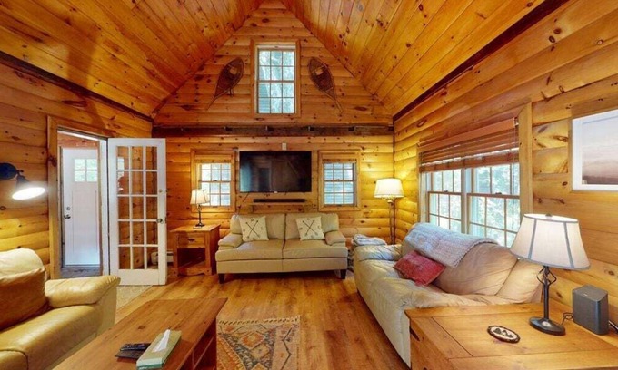 Bridgewater Corners House | Cozy Up Year-Round at The Ski Farm – Vermont's Historic Hideaway