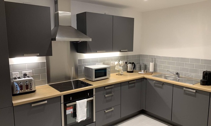 Wolverhampton Apartment | Cozy Urban Apartment in Wolverhampton