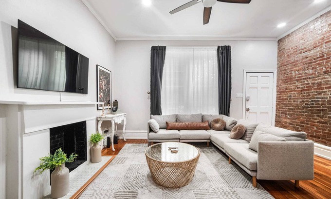Shelby Park House | Cozy Urban Oasis Haven in St Catherine Louisville!