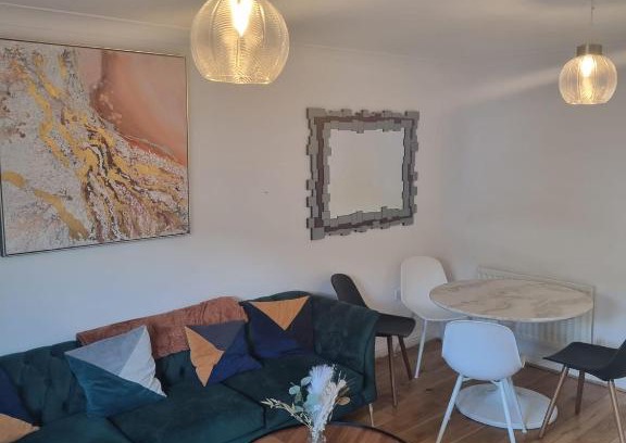 Dartford Apartment | Cozy urban retreat in 2-bed home