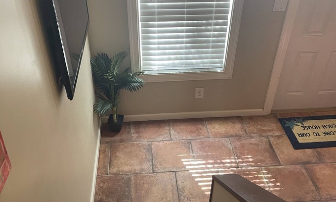 New Town Cottage | Cozy, private, Dog friendly Key West cottage 2/1. Close to the BEACH.