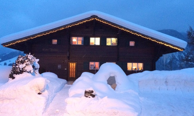 Saanen Apartment | Cozy vacation apartment in a genuine Saanenland châlet