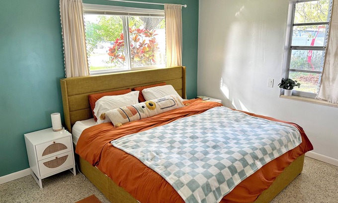 Meadowlawn House | Cozy~Vibrant~Chill, 10m to downtown, 15m to Tampa