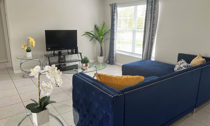 Deltona Lakes Villa | Cozy Villa near Daytona Beach Pet- friendly