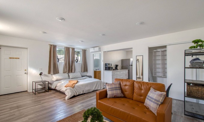 Vista Apartment | Cozy Vista Studio, close to the beach, super close to great hiking and hospitals
