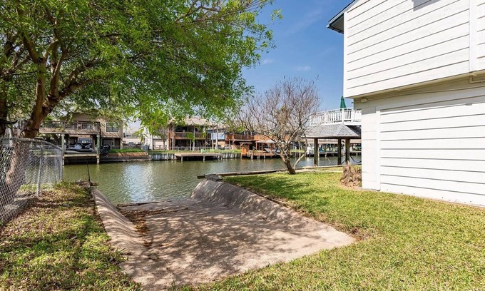 Bayou Vista House | Cozy Water Escape Near Galveston