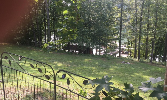 Kingston Apartment | Cozy Waterfront 1-bedroom with WiFi and AC in charming Harriman
