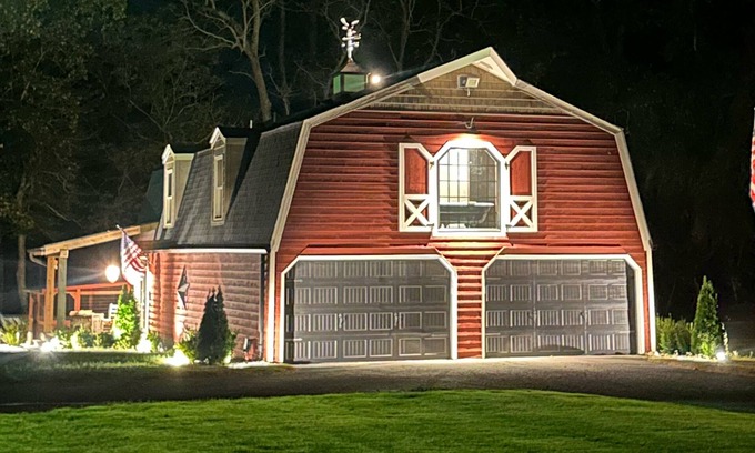 Suffolk Other | Cozy Waterfront Barn Loft in Charming Suffolk—full Kitchen, AC, WiFi