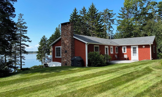 Central Coast House | Cozy waterfront cottage overlooking Muscongus Bay with stunning sunset views.