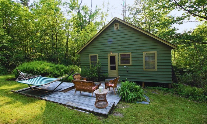 Stockbridge House | Cozy, welcoming Berkshires cottage – perfect home base & place to unplug!