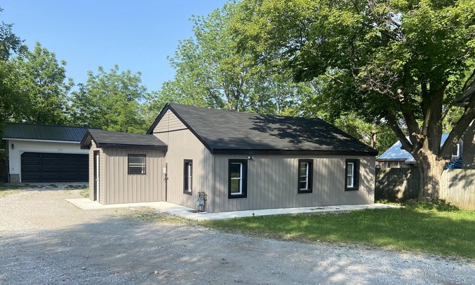 Oro-Medonte House | Cozy Whole Home, Pet Friendly, & Central to Lake Simcoe, Rama & Horseshoe Valley