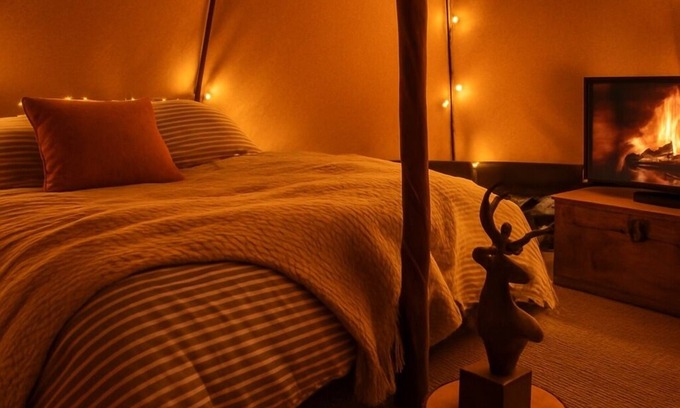 Dwyran Cabin | Cozy Wigwam with Heating & tv