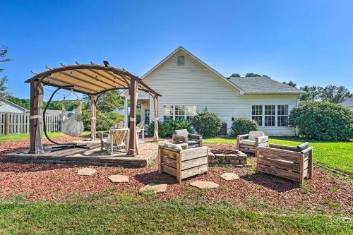Murraysville House | Cozy Wilmington Bungalow about 6 Mi to Beaches!