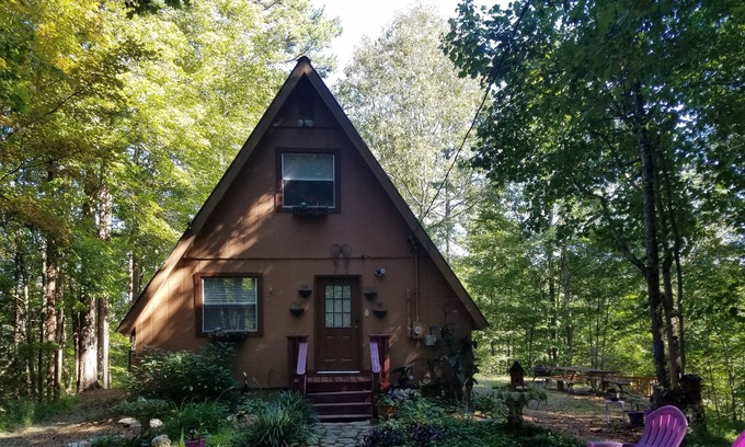 Tellico Plains Cottage | Cozy woodland cottage with mountain views
