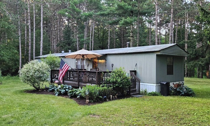 Wisconsin Dells House | Cozy Woodland Retreat- 10 mins from Downtown Dells